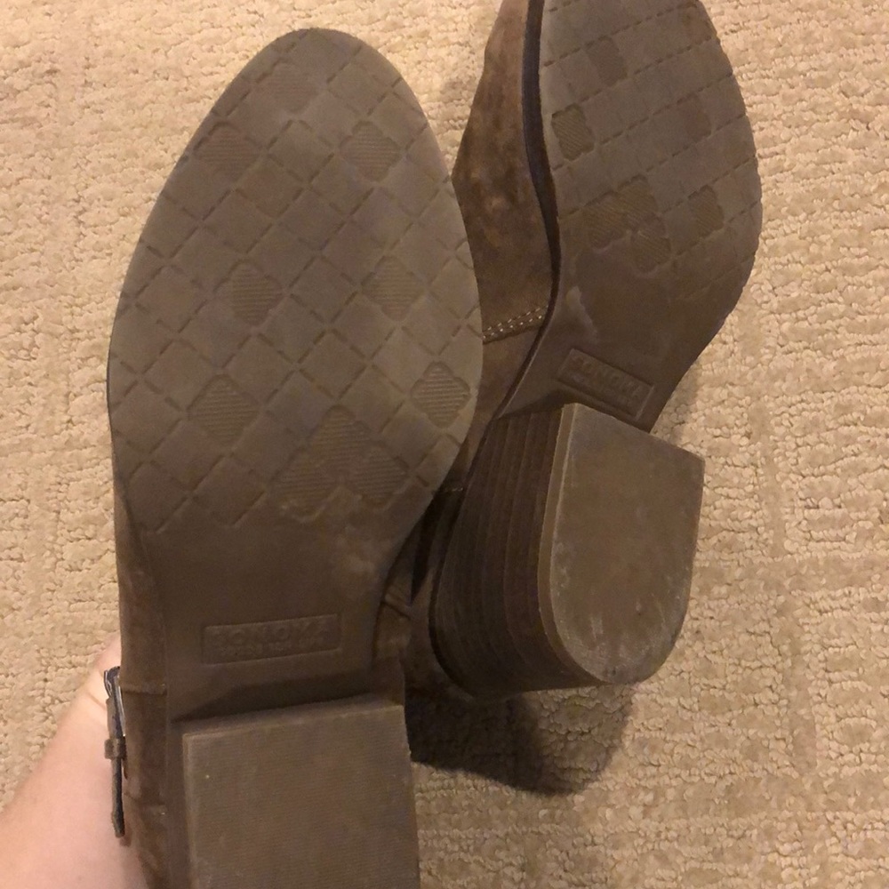 Boots - Picture 4 of 5
